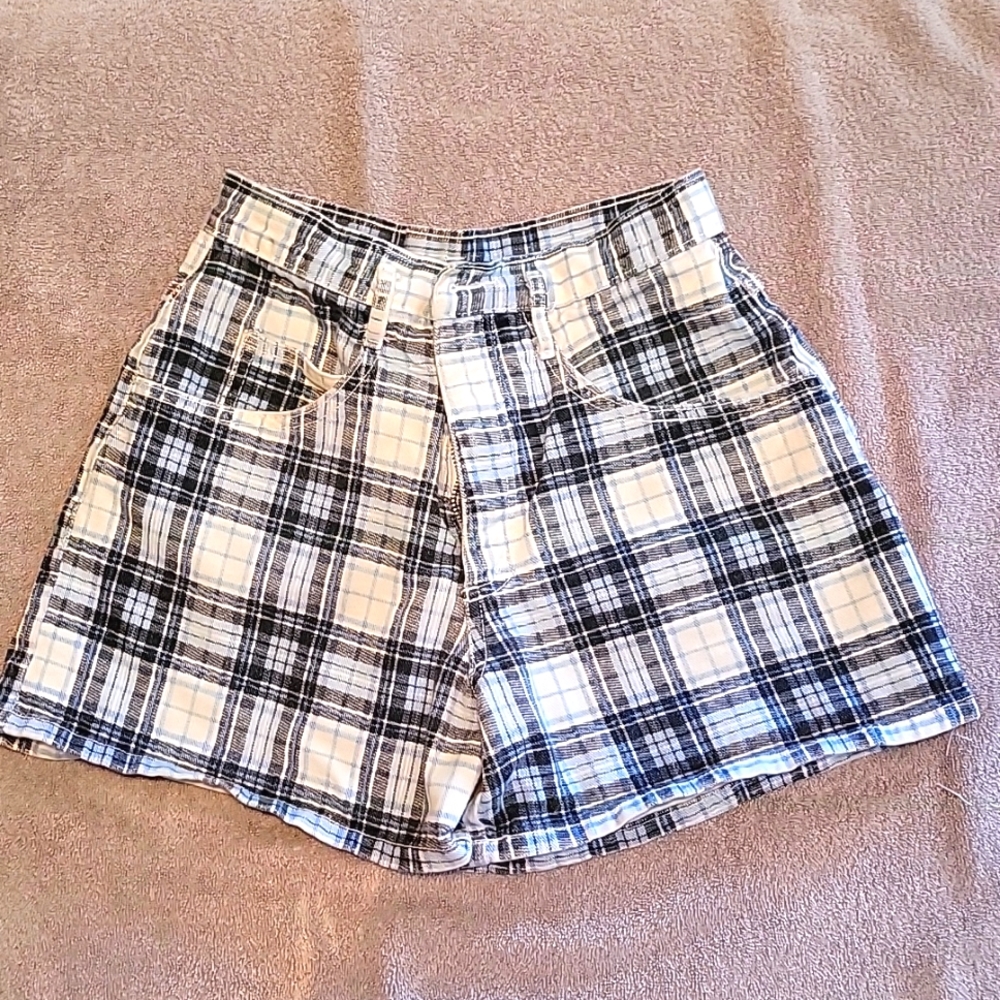 JUNIOR SHORTS SZ SMALL